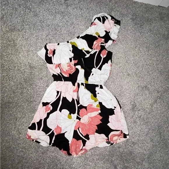 Cupcakes & Cashmere Romper - Picture 2 of 3